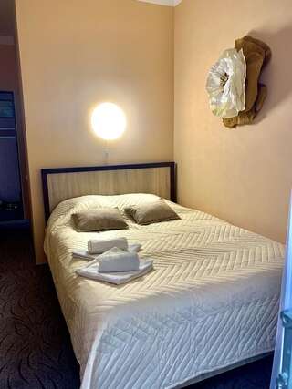 Гостиница На Рублева Геленджик Двухместный номер с 1 кроватью или 2 отдельными кроватями-4